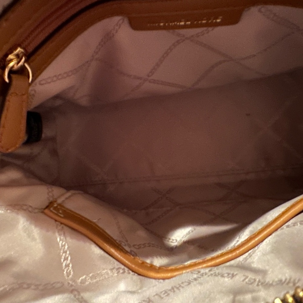 Michael Kors small acorn crossbody - Picture 3 of 7